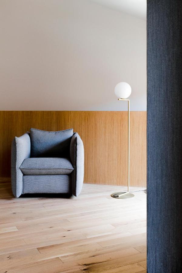 Kai 36 - Hotel Zwischen Fels Und Fluss Graz Exterior foto Floor lamp