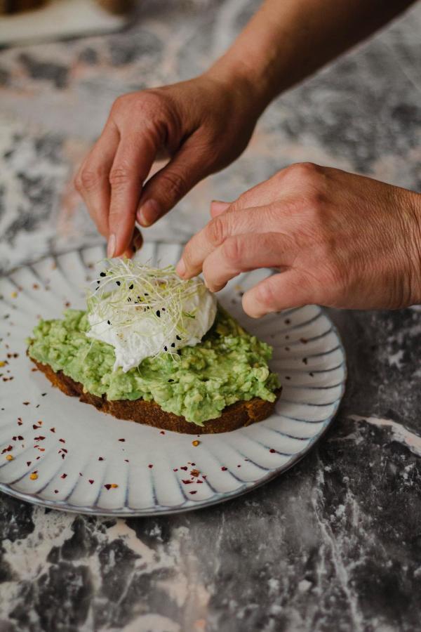 Kai 36 - Hotel Zwischen Fels Und Fluss Graz Exterior foto Avocado toast