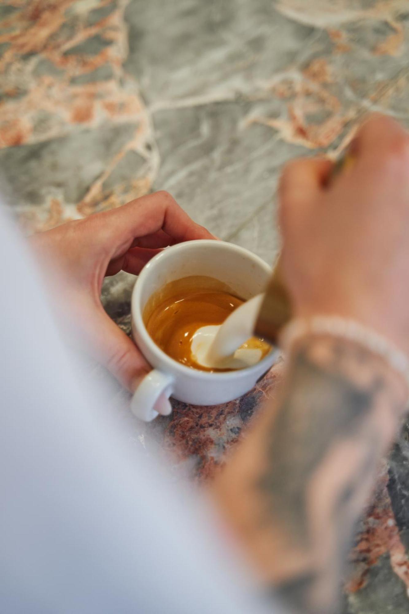 Kai 36 - Hotel Zwischen Fels Und Fluss Graz Exterior foto Preparation of a cup of turmeric milk