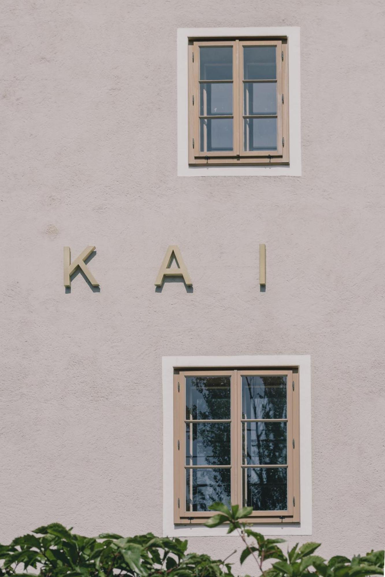 Kai 36 - Hotel Zwischen Fels Und Fluss Graz Exterior foto The name of the house on the wall