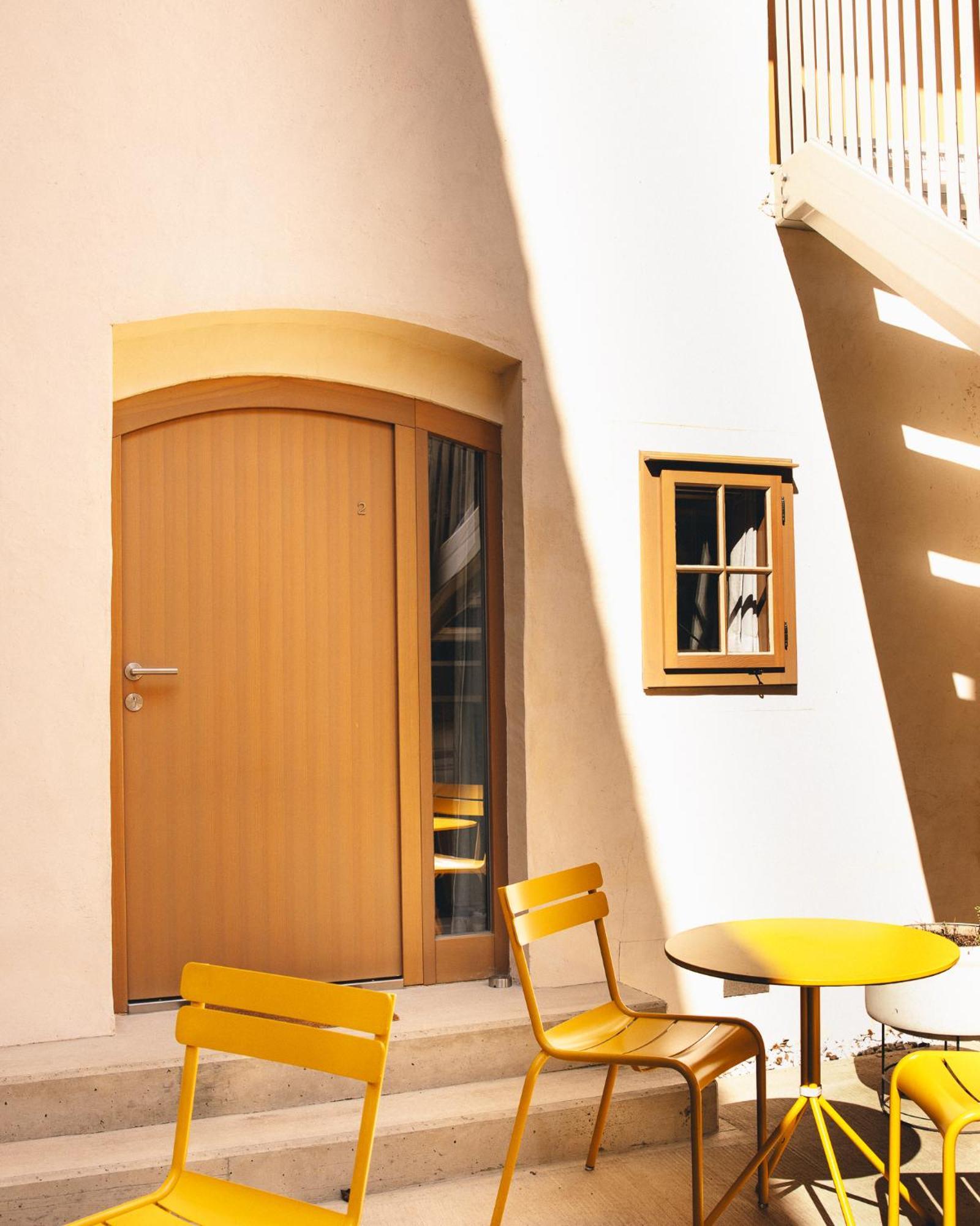 Kai 36 - Hotel Zwischen Fels Und Fluss Graz Exterior foto A door